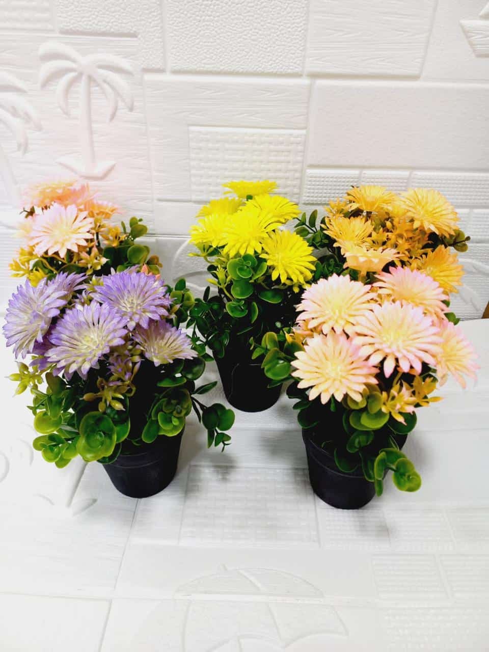 Macetita con flores artificiales